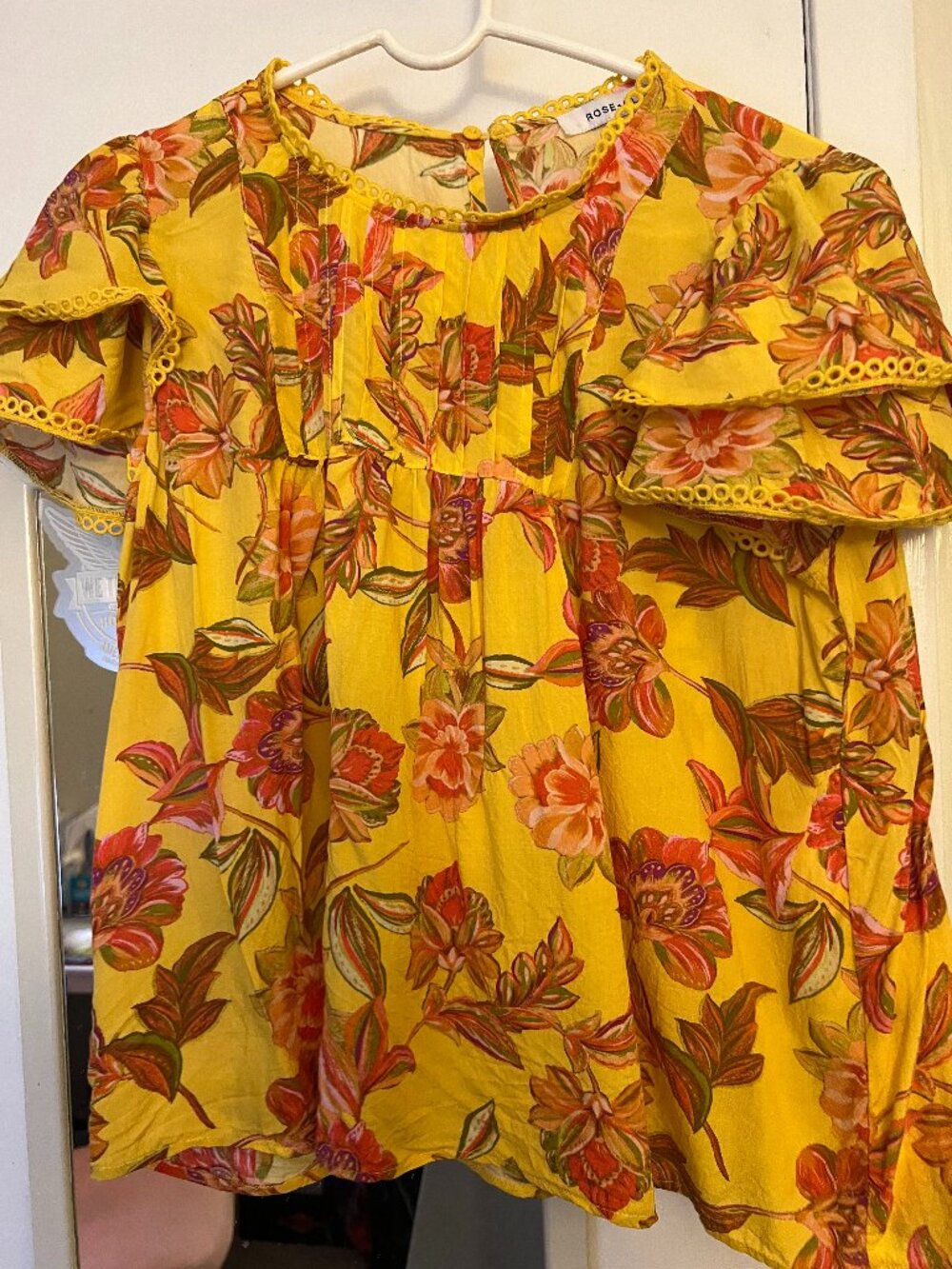 Rose + Olive Yellow Floral Embroidered Short Sleeve Top – Medium